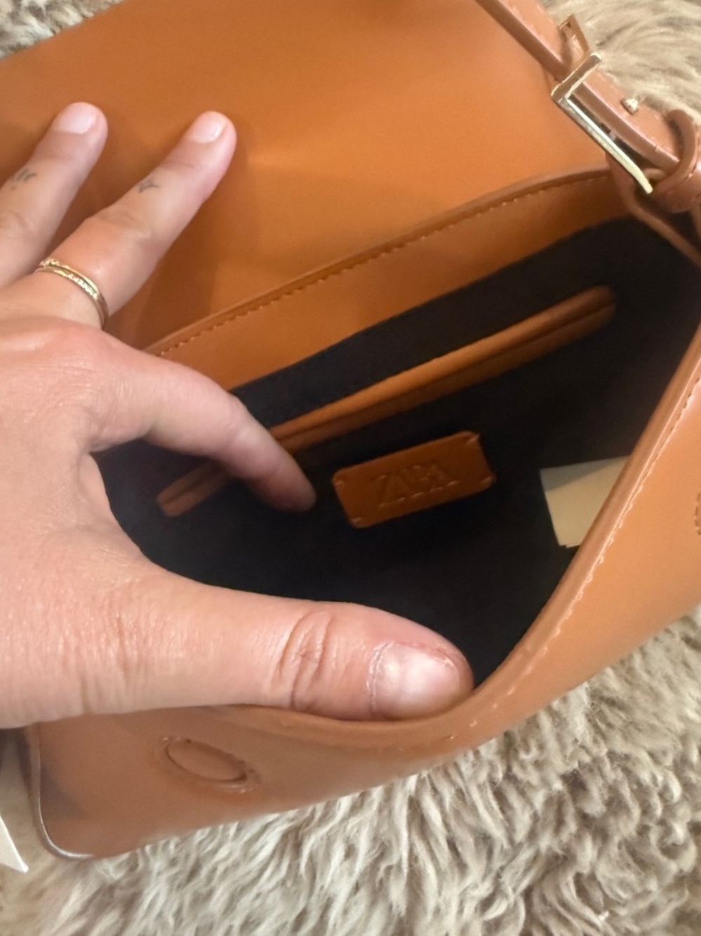 ZARA Classic Tan Leather Shoulder Bag - Sleek Everyday Tote, excellant condition - Picture 4 of 4
